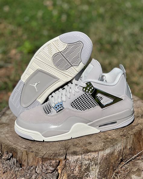 Jordan 4 Retro Frozen Moments (Women's) 